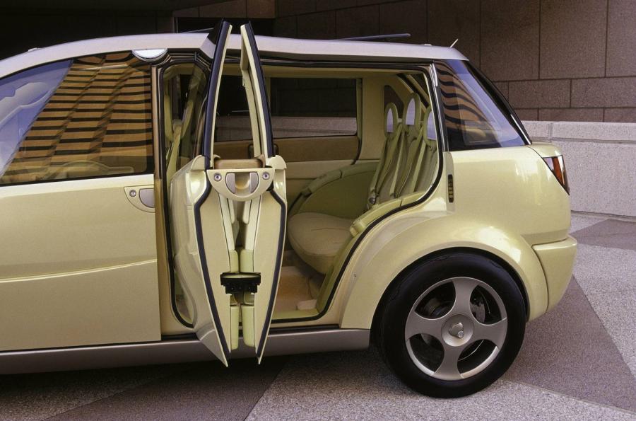  Saturn CV1 Concept 2000 года  (фото 2 из 13)